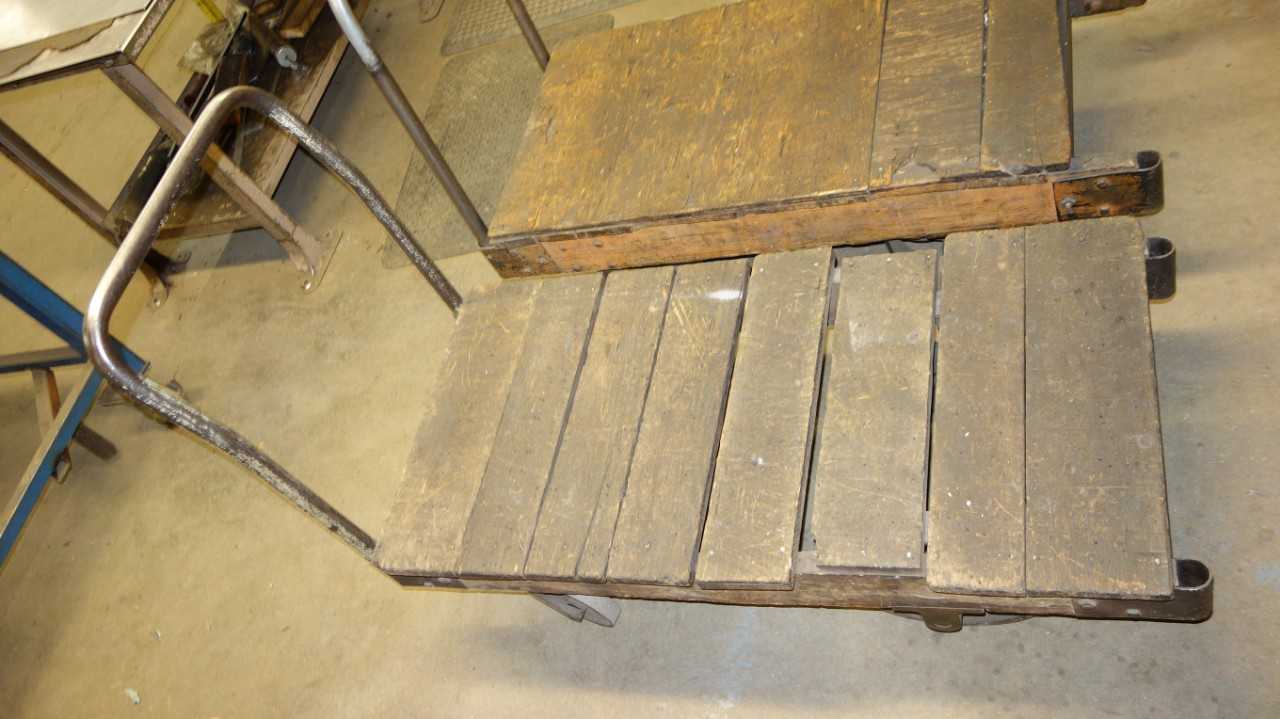 LOT OF 2 ROLLING CARTS - ROLLING CARTS
