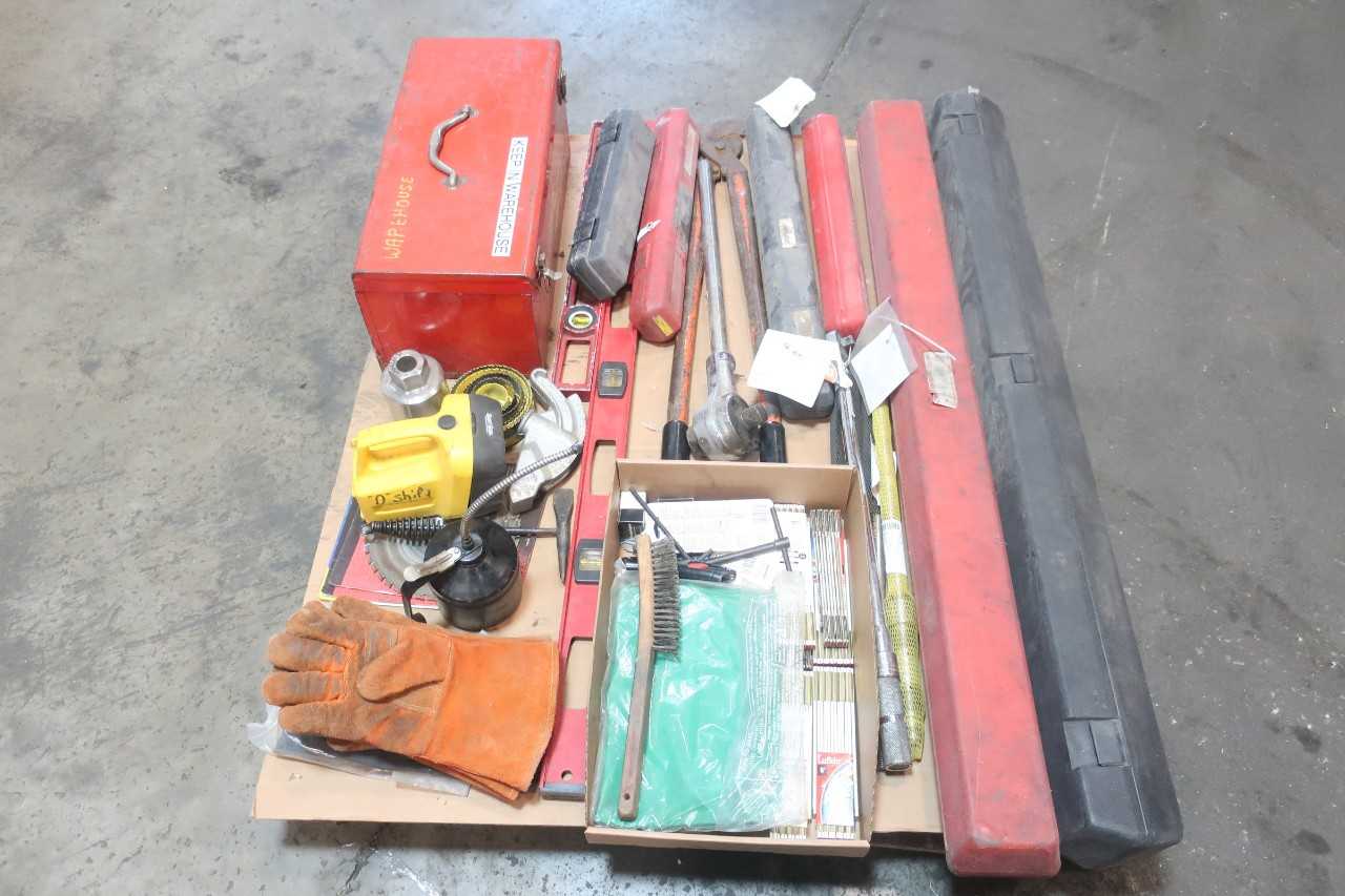 1 PALLET OF ASSORTED HAND TOOLS, POWER TOOLS, ACCESSORIES -TORQUES WRENCHES, SAW - MILWAUKEE, WILLIAMS, STANLEY, LUFKIN - ELECTRIC POWER TOOLS
