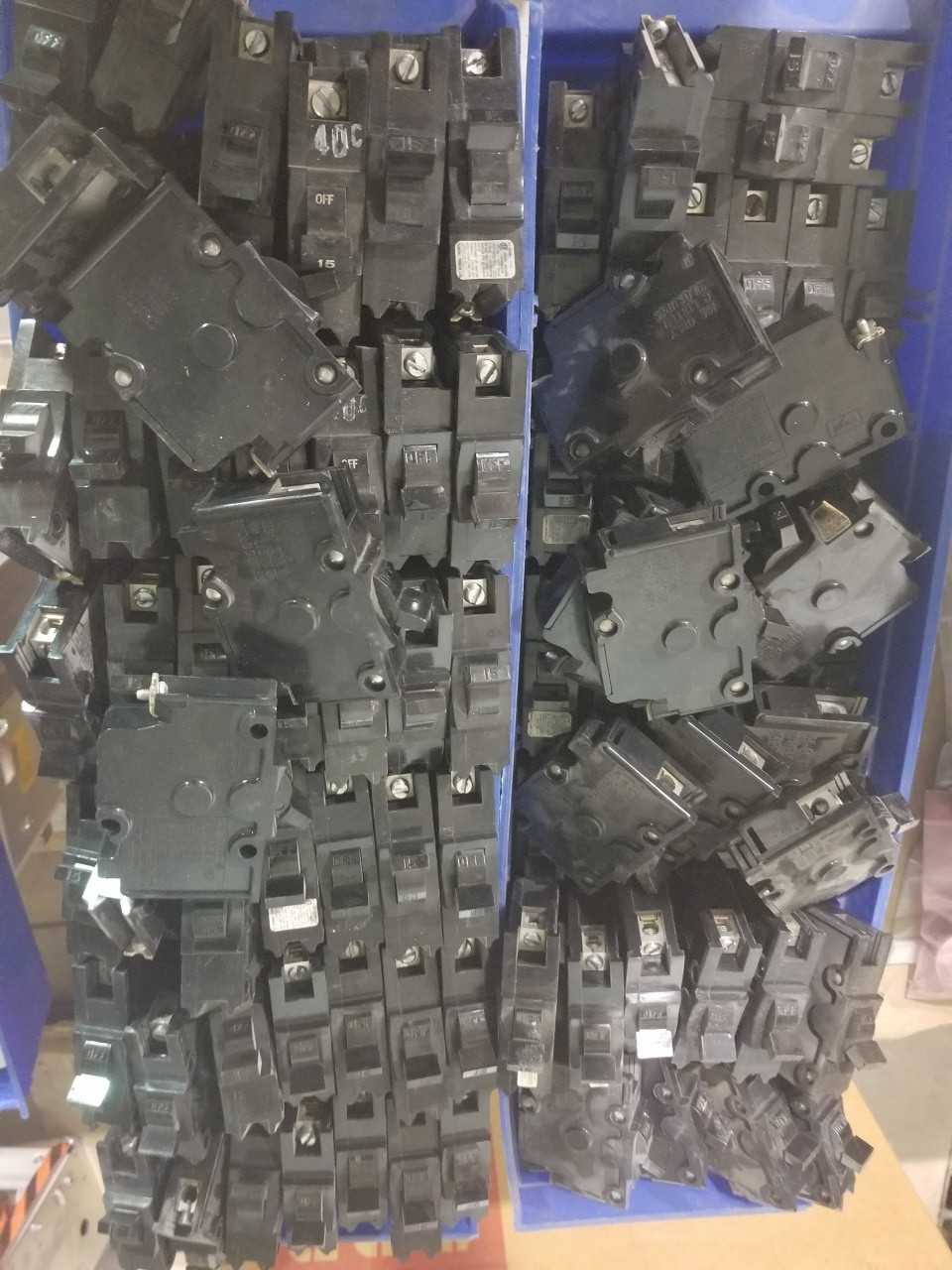 15 AMP TYPE NB CIRCUIT BREAKERS (QTY 140) - CIRCUIT BREAKERS