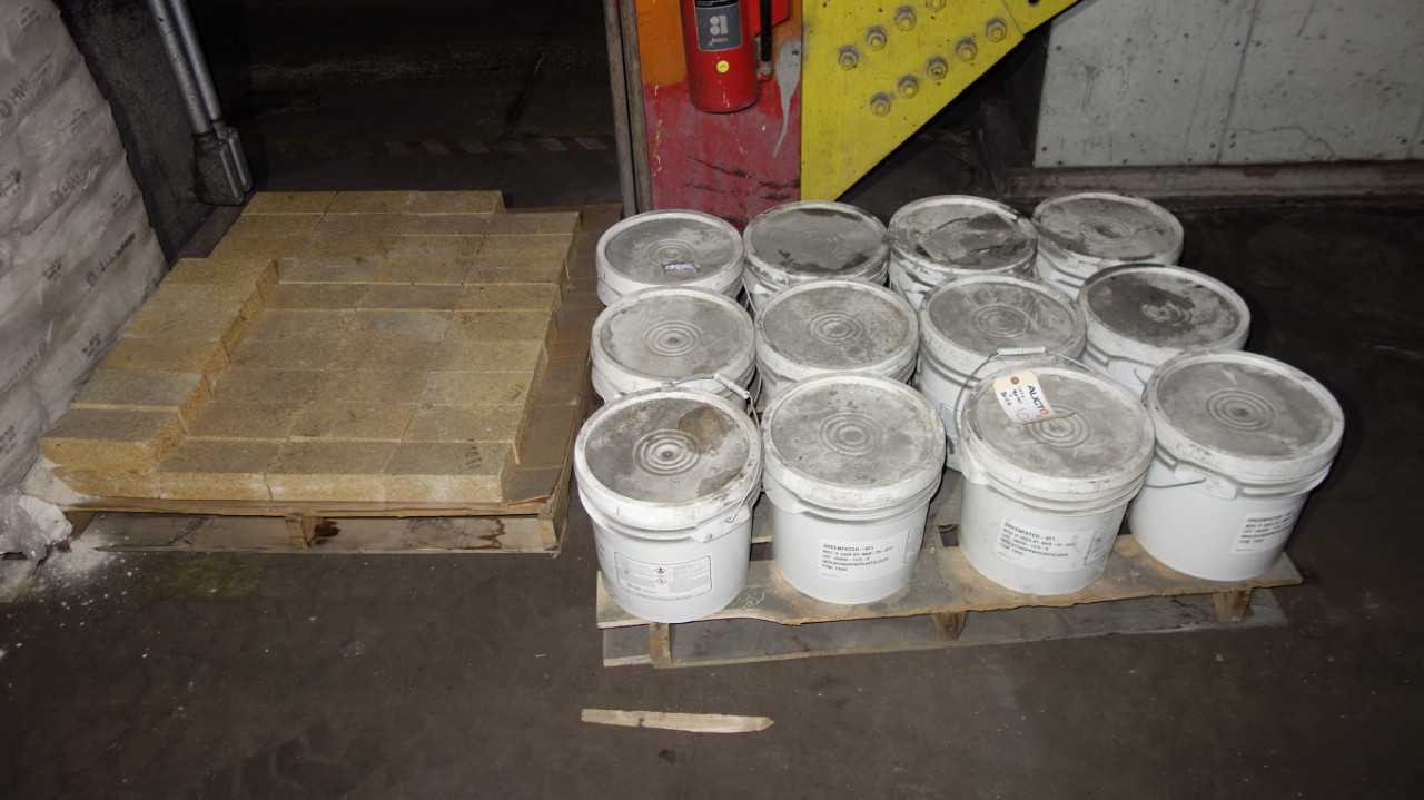 LOT OF 12 GREENPATCH-421 55LB REFRACRMORTAR W/ BRICK - MISCELLANEOUS