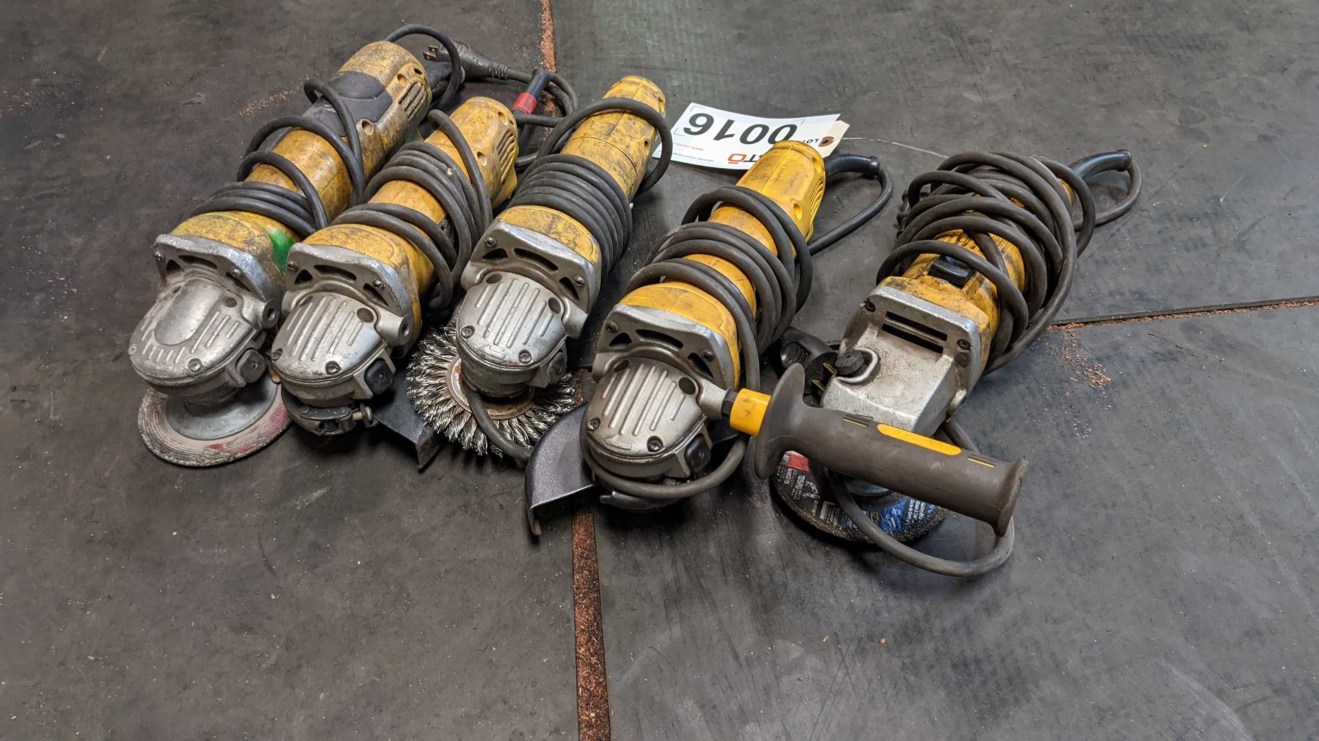 LOT OF 5 DEWALT ANGLE GRINDERS - ELECTRIC POWER TOOLS