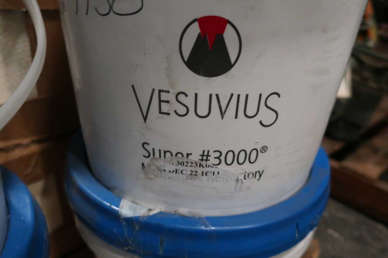 1 PALLET OF NEW FIRE BRICKS AND BRICK CEMENT - MISCELLANEOUS