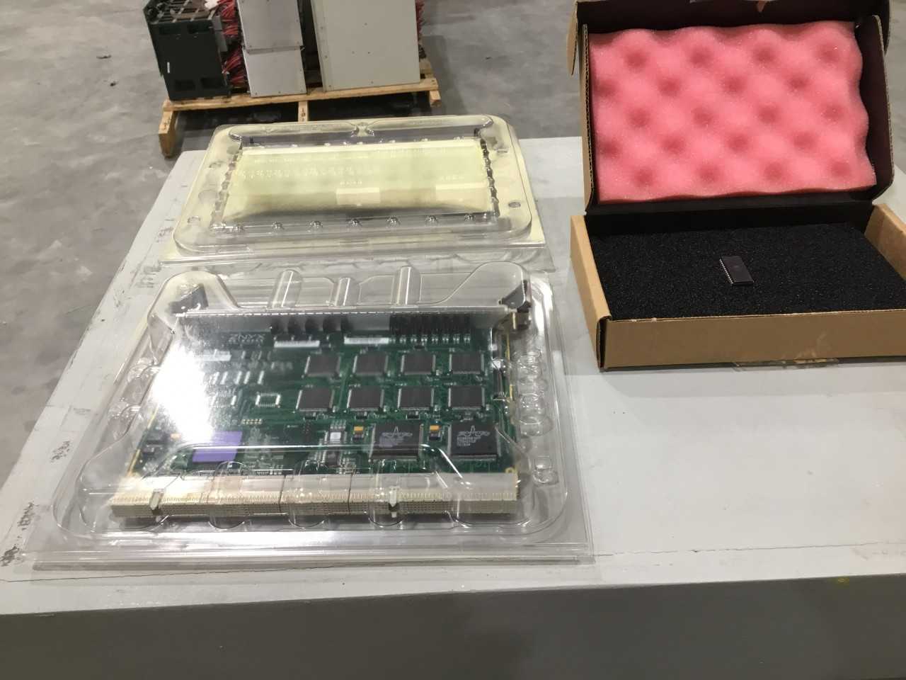 Lot of Electronic Controls - AUTOMATION & CONTROLS
