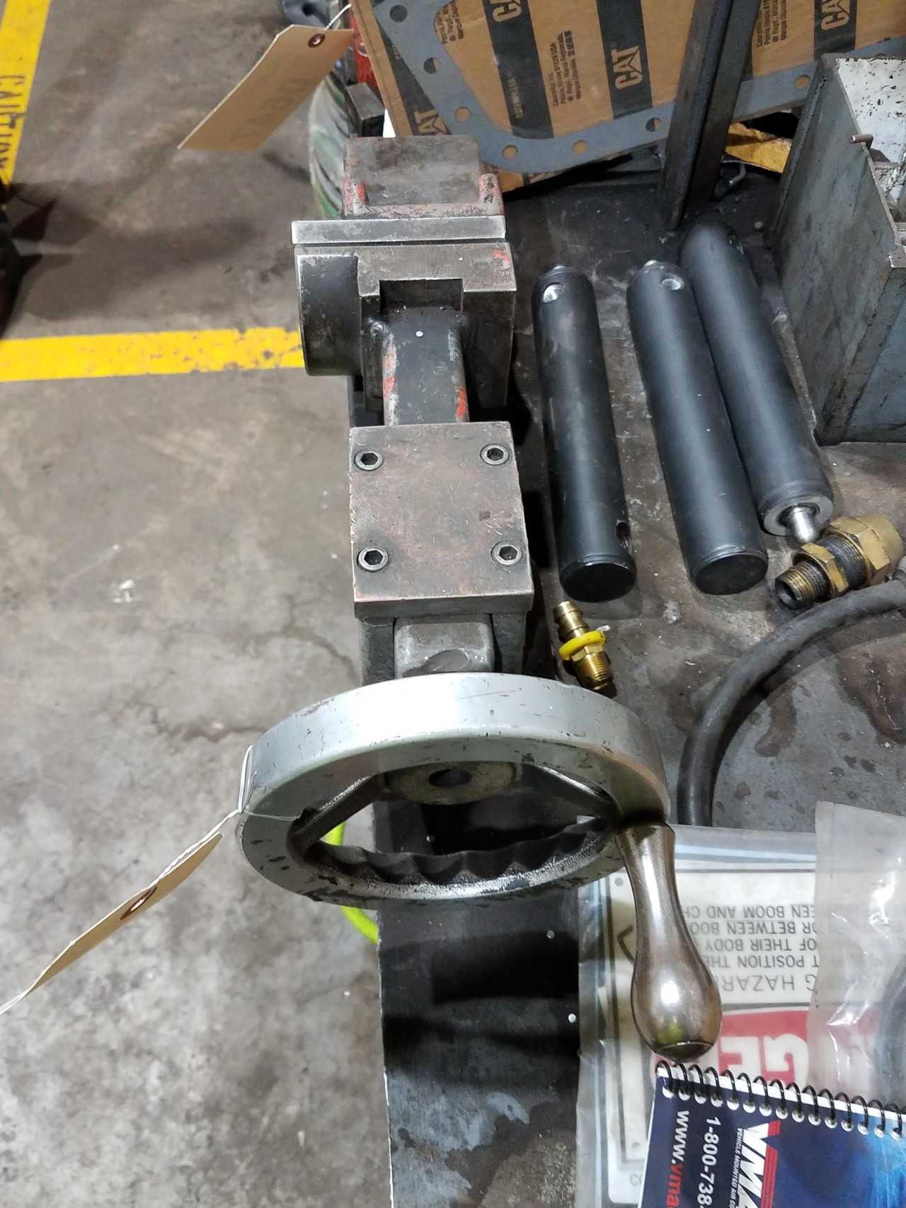 Bench yoke vise - ELECTRIC POWER TOOLS
