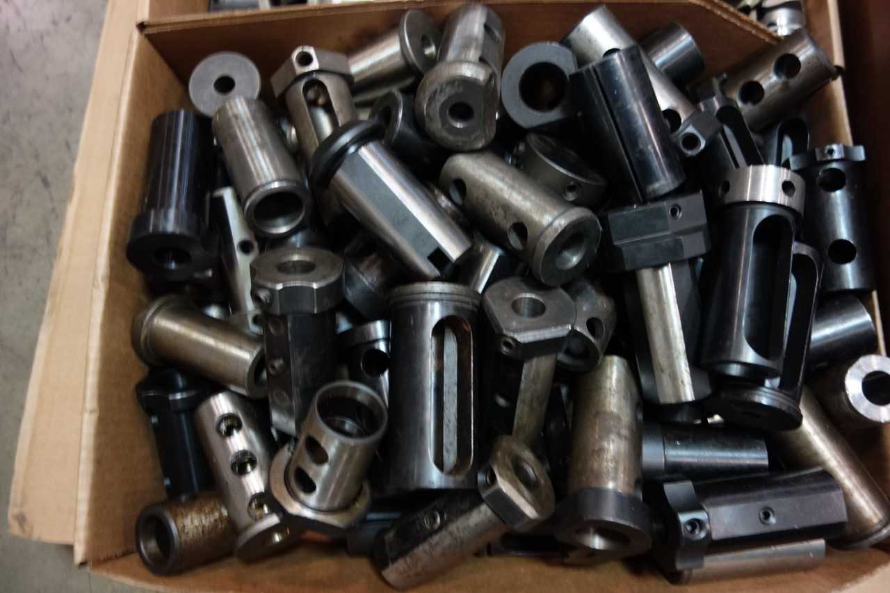 LOT OF ASSORTED TOOL HOLDER BUSHINGS - HAND TOOLS