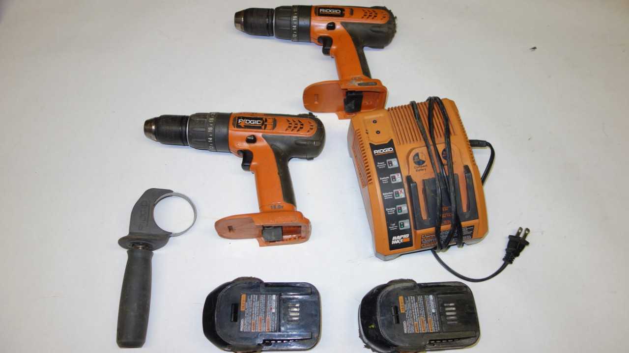 LOT OF 2 RIDGID R840011 1/2 IN 18V CORDLESS DRILL SETS W/ 1 CHARGER 2 BATTERY - ELECTRIC POWER TOOLS