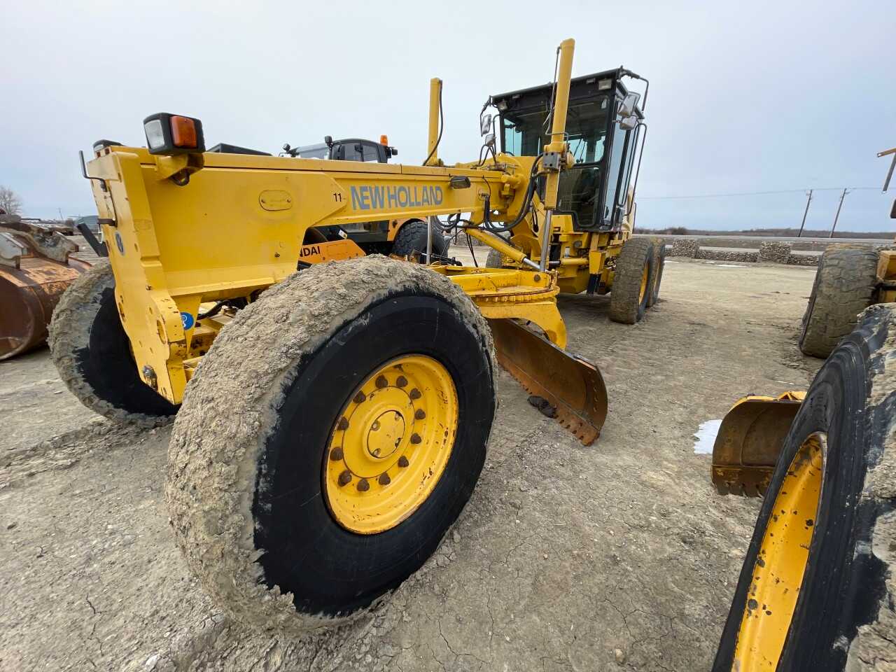 New Holland Grader - CONSTRUCTION EQUIPMENT