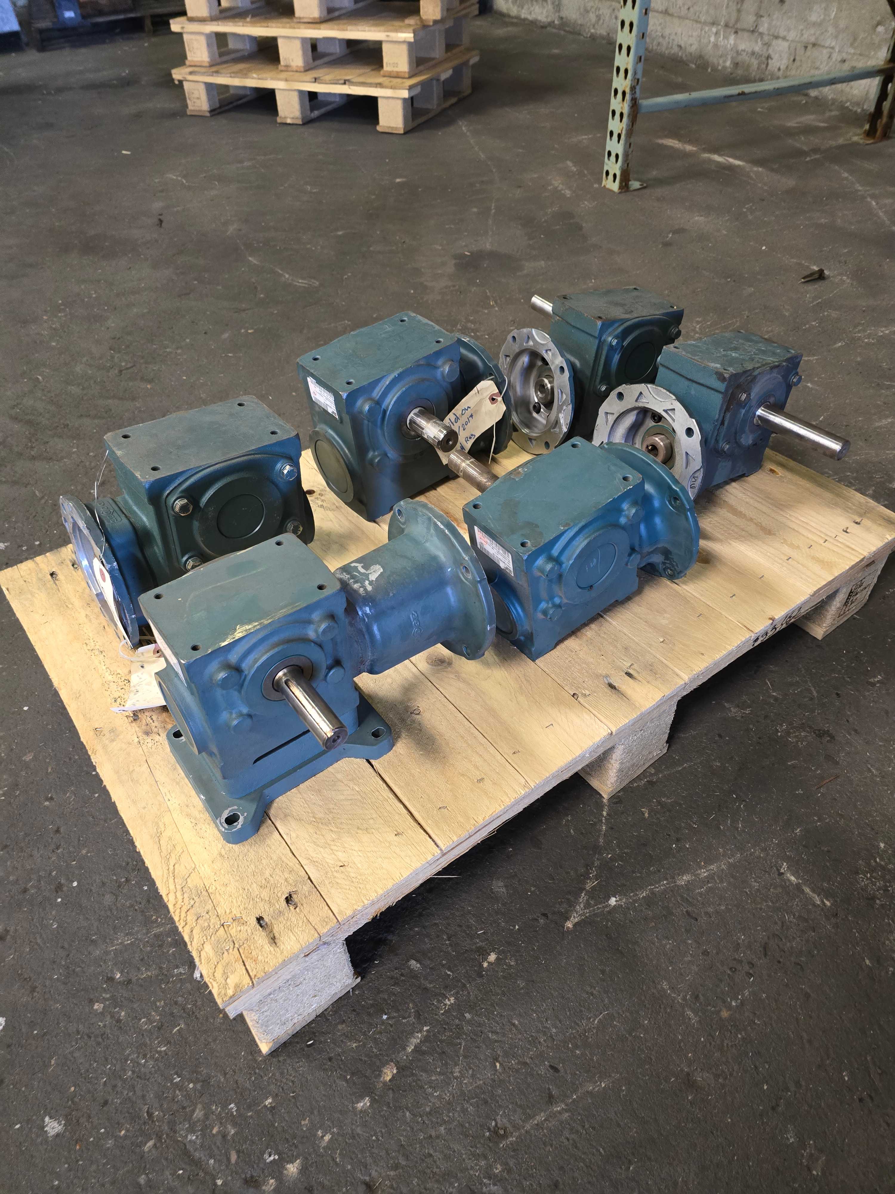 LOT OF DODGE TIGEAR RIGHT ANGLE GEAR REDUCERS - QTY 6 - GEAR REDUCERS