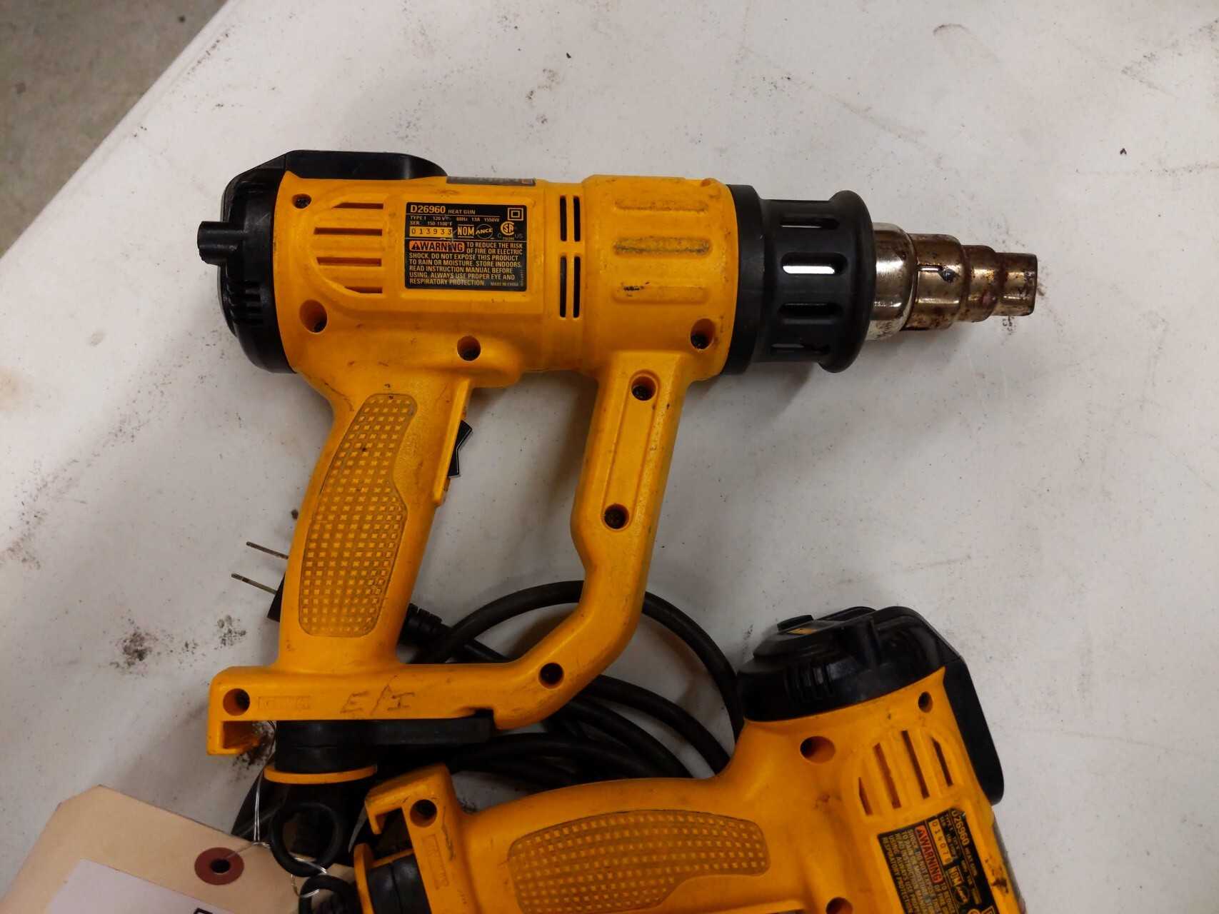 Lot of 2 DeWalt heat gun - ELECTRIC POWER TOOLS