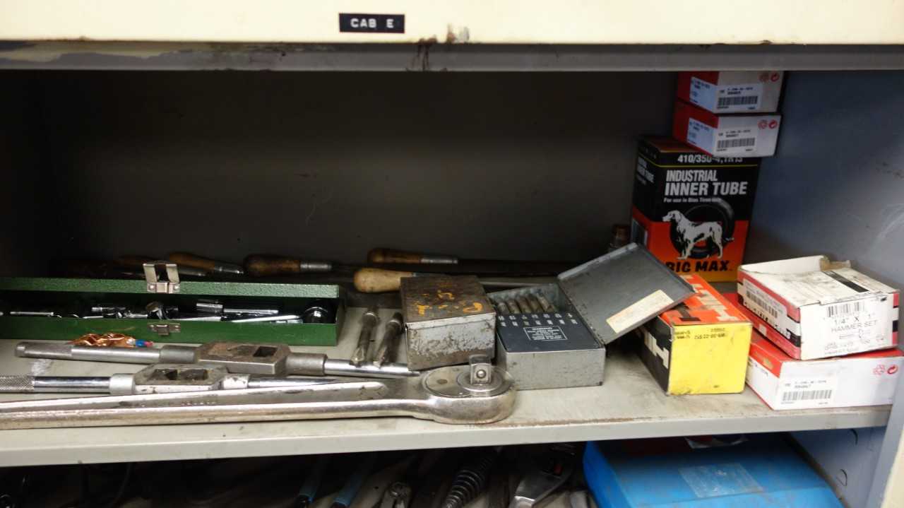 CONTENTS OF SHELVING COLUMN, HAND TOOLS, WRENCHES, SPANNERS, RATCHETS, PLIERS, TUBING - HAND TOOLS
