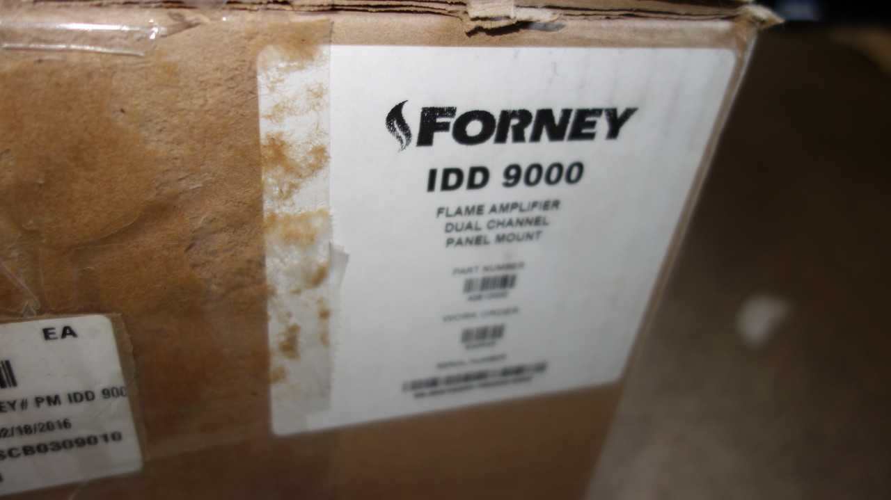 LOT OF 2 FORNEY IDD 9000 PM DR-6101E FLAME AMPLIFIERS - AUTOMATION & CONTROLS