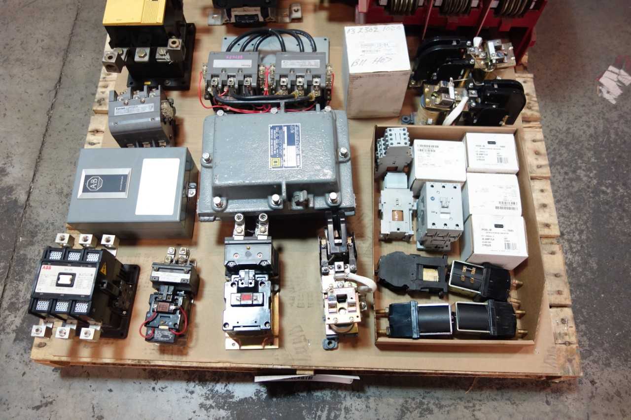 1 PALLET OF ASSORTED CONTRACTORS AND ACCESSORIES - ELECTRICAL COMPONENTS