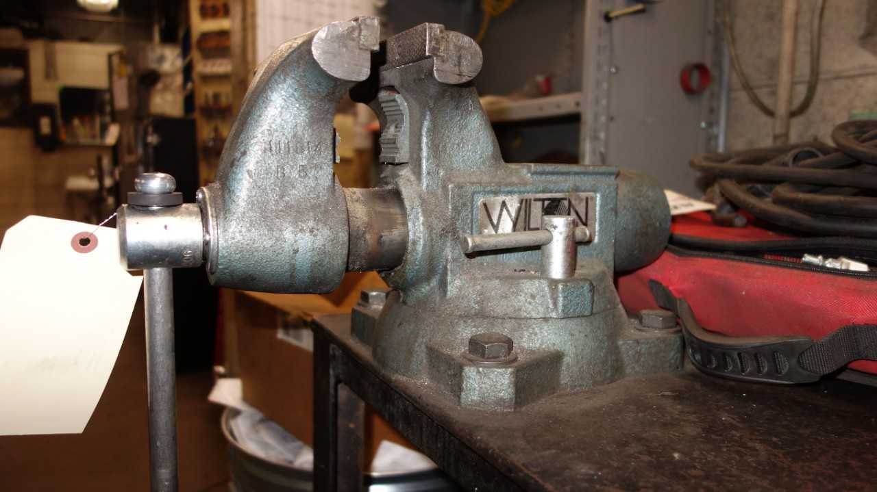 WILTON 5-1/2 IN JAW VISE - ELECTRIC POWER TOOLS