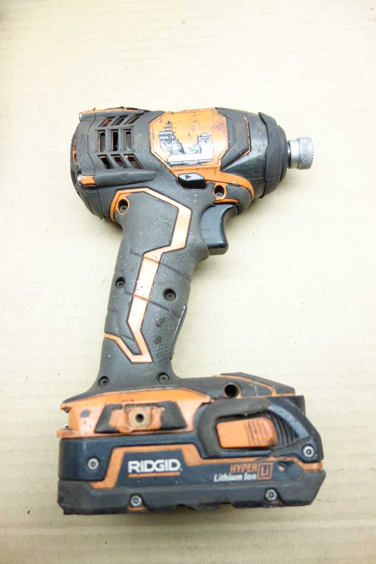 RIDGID 18V CORDLESS DRILL WITH BATTERY CHARGER,BATTERIES AND BAG - ELECTRIC POWER TOOLS