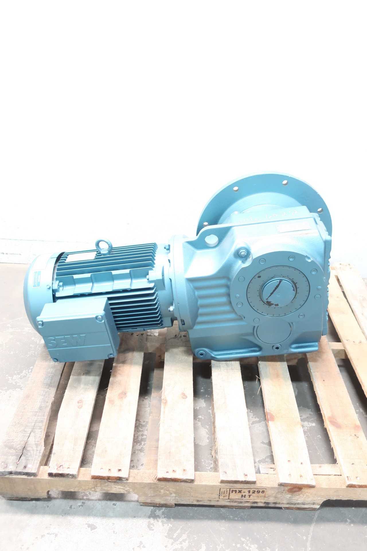SEW EURODRIVE KAF97DV160M4-KS 34.23:1 51RPM 3PH 15HP 2-3/4IN 230/460V-AC GEARMOTOR - ELECTRIC MOTORS SEW EURODRIVE KAF97DV160M4-KS 34.23:1 51RPM 3PH 15HP 2-3/4IN 230/460V-AC GEARMOTOR - ELECTRIC MOTORS
