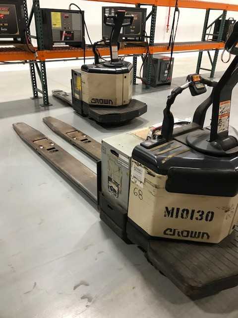 2002 Crown PE3540-60 double rider pallet jack, Appleton, WI - MANUAL PALLET JACKS