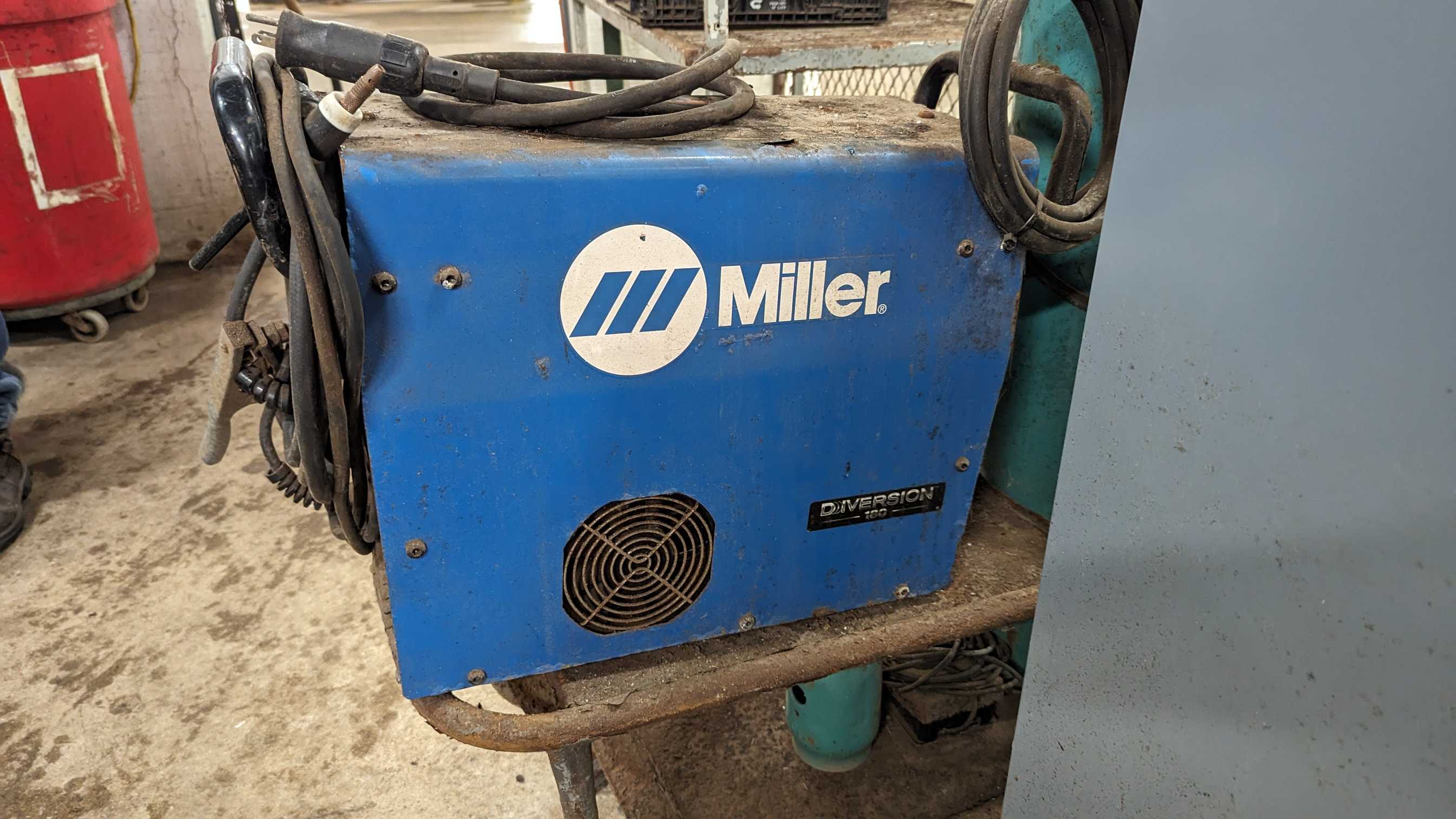 Miller 907627 Diversion 180 Welder - WELDING EQUIPMENT