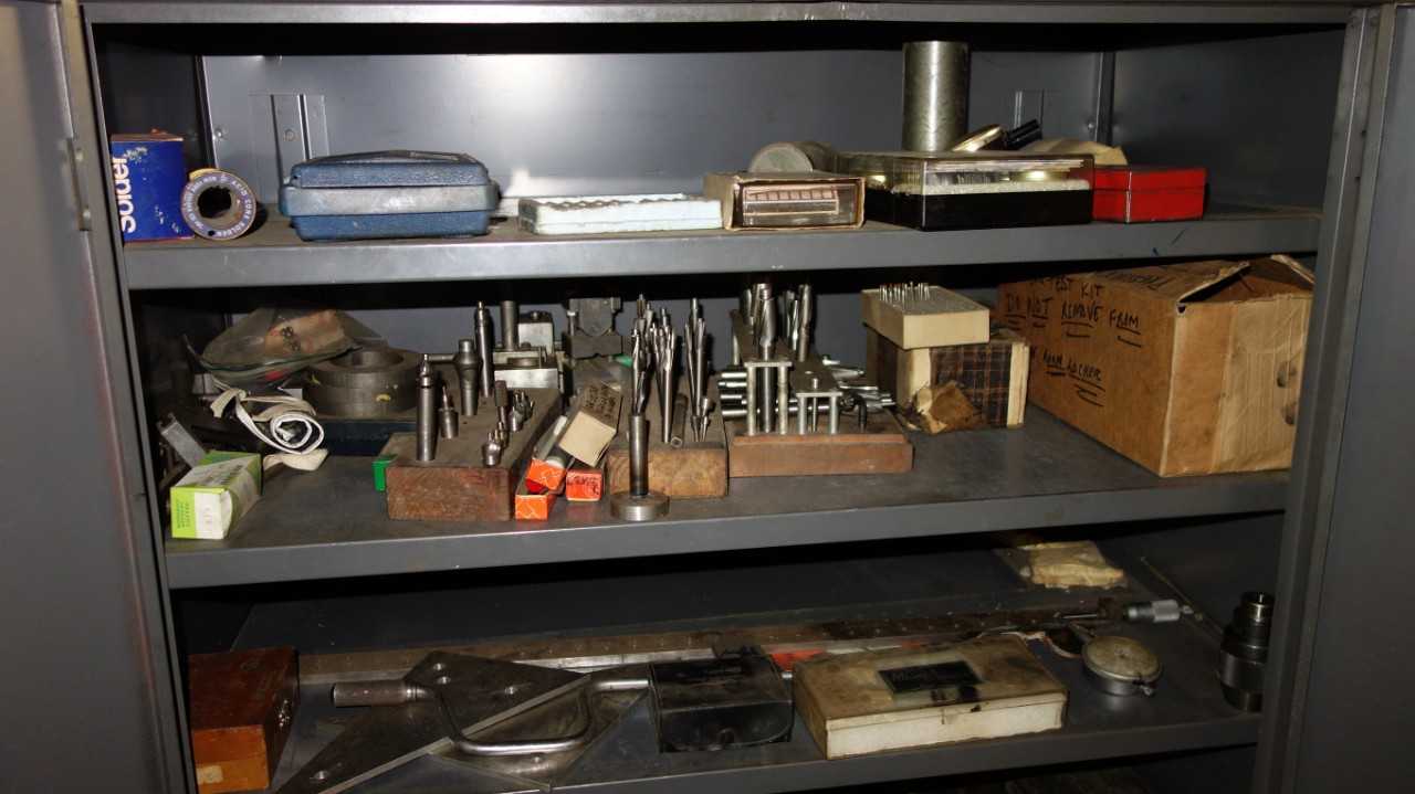 CABINET WITH CONTENTS, ASSORTED METALWORKING TOOLS, GAGES, COLLETS, CHUCKS, TAPS, BITS, ATTACHMENTS, GENERAL PURPOSE TOOLS (SPEED WRENCH & GRAY METAL BOX NOT INCLUDED) - ELECTRIC POWER TOOLS