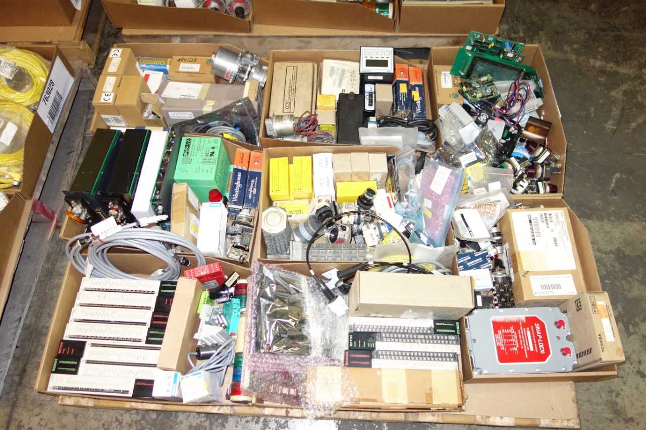 4 PALLETS OF ASSORTED ELECTRICAL AUTOMATION, CIRCUITS BOARDS, PUSH BUTTONS, ASSORTED MODULES, SWITCHES, WIRES AND ACCESSORIES - ELECTRICAL COMPONENTS