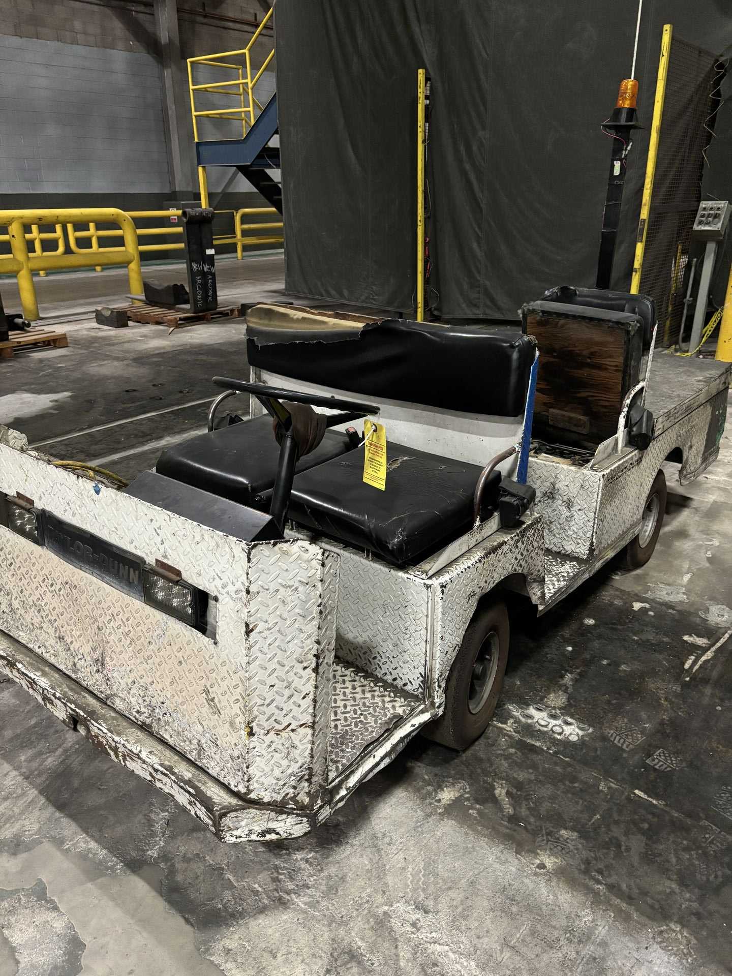 TAYLOR-DUNN UTILITY VEHICLE - UTILITY VEHICLES