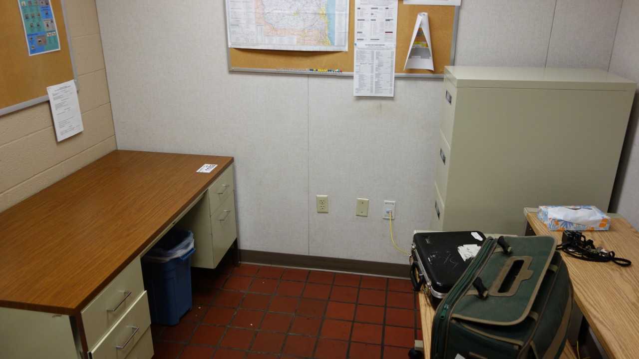 LOT OF FURNITURE, 1X TABLE, 1X CABINET - PLANT & FACILITY