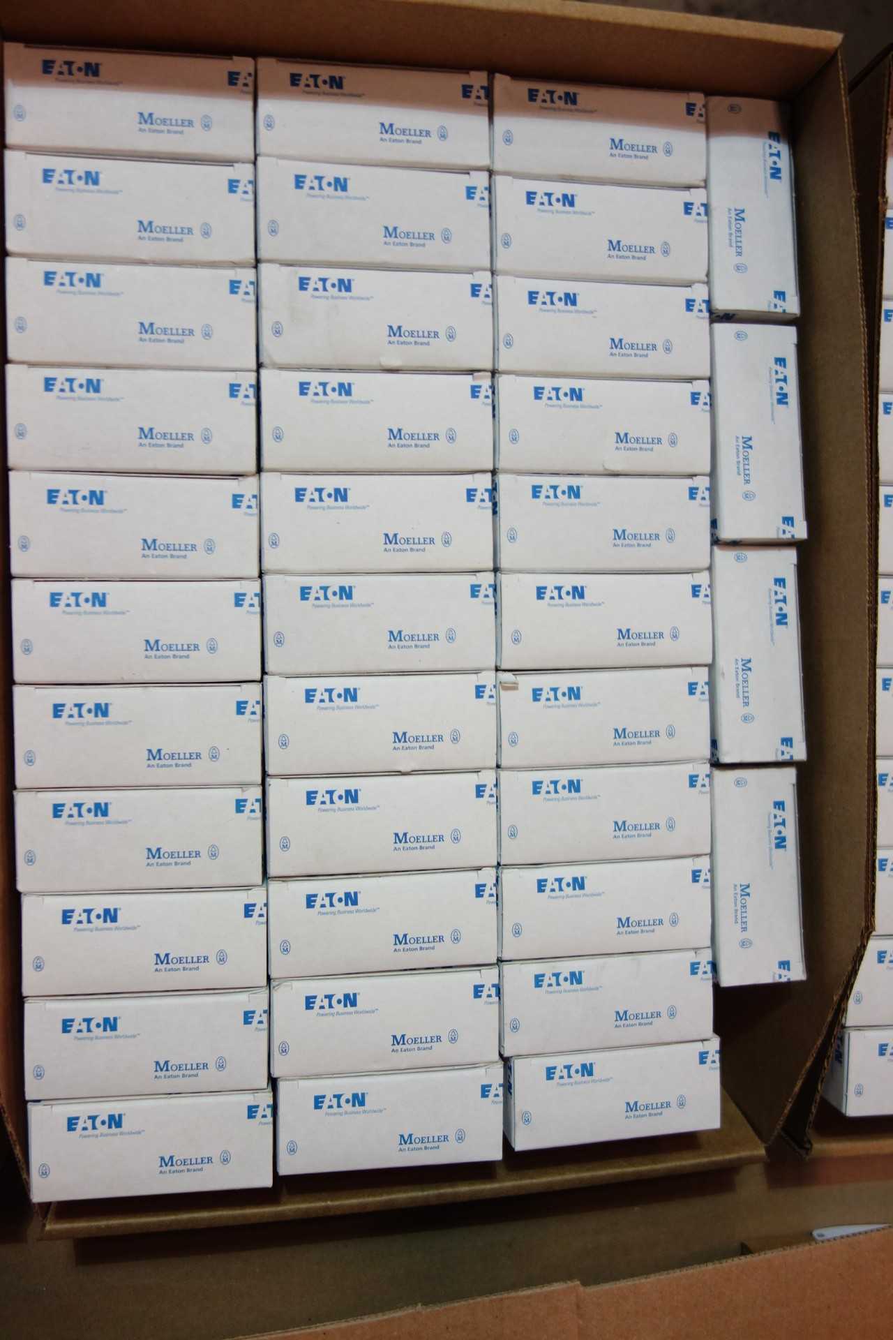 LOT OF EATON MOELLER CIRCUIT BREAKERS 2 POLE 20 AMP 10KA DC\ RATED PLS6-C20/2DC - CIRCUIT BREAKERS