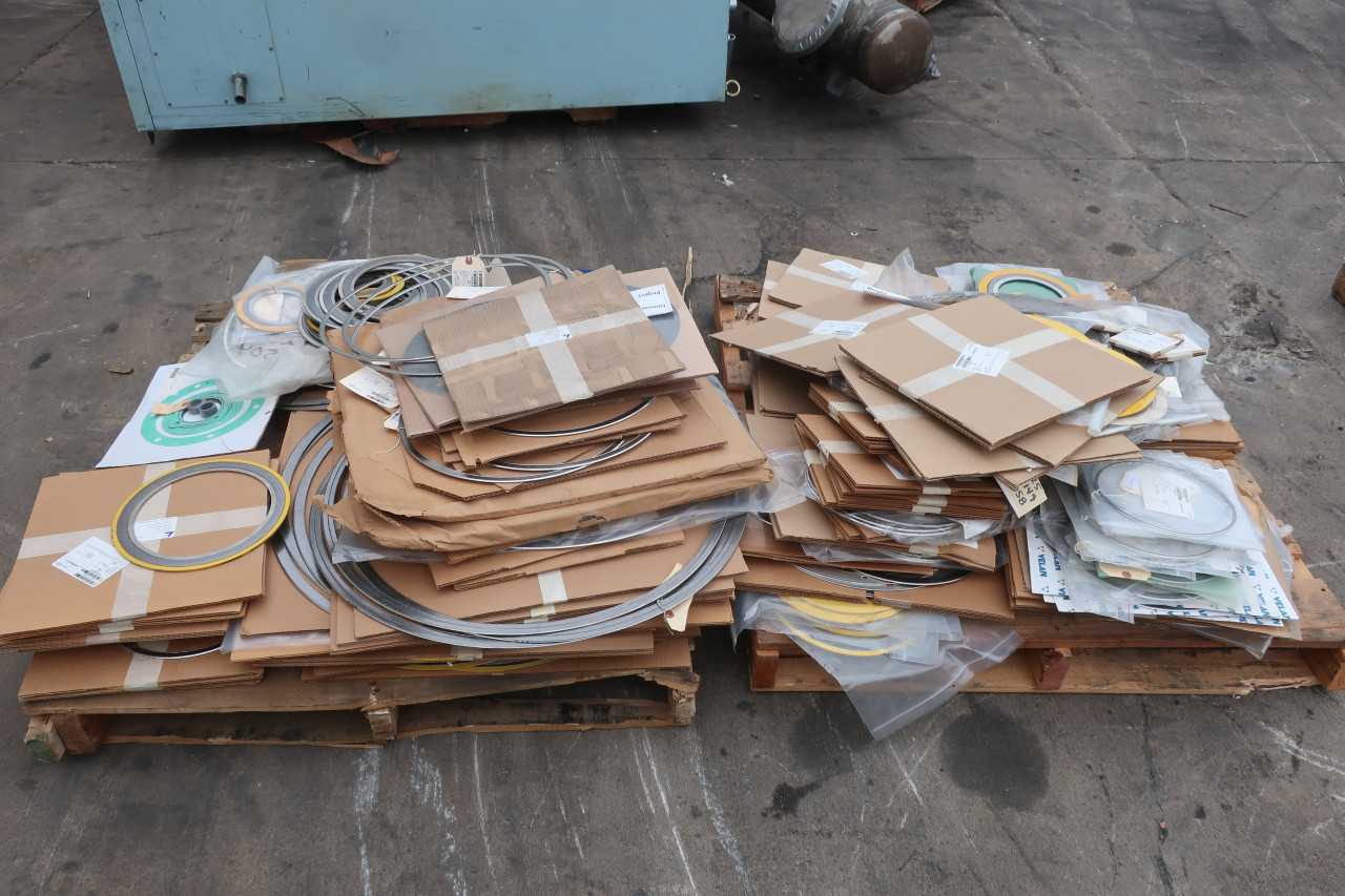 2 PALLETS OF ASSORTED SEALS AND GASKETS - OIL SEAL