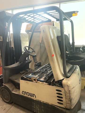 Crown SC4000 Forklift 5746 hours - Bloomington, CA - FORKLIFTS