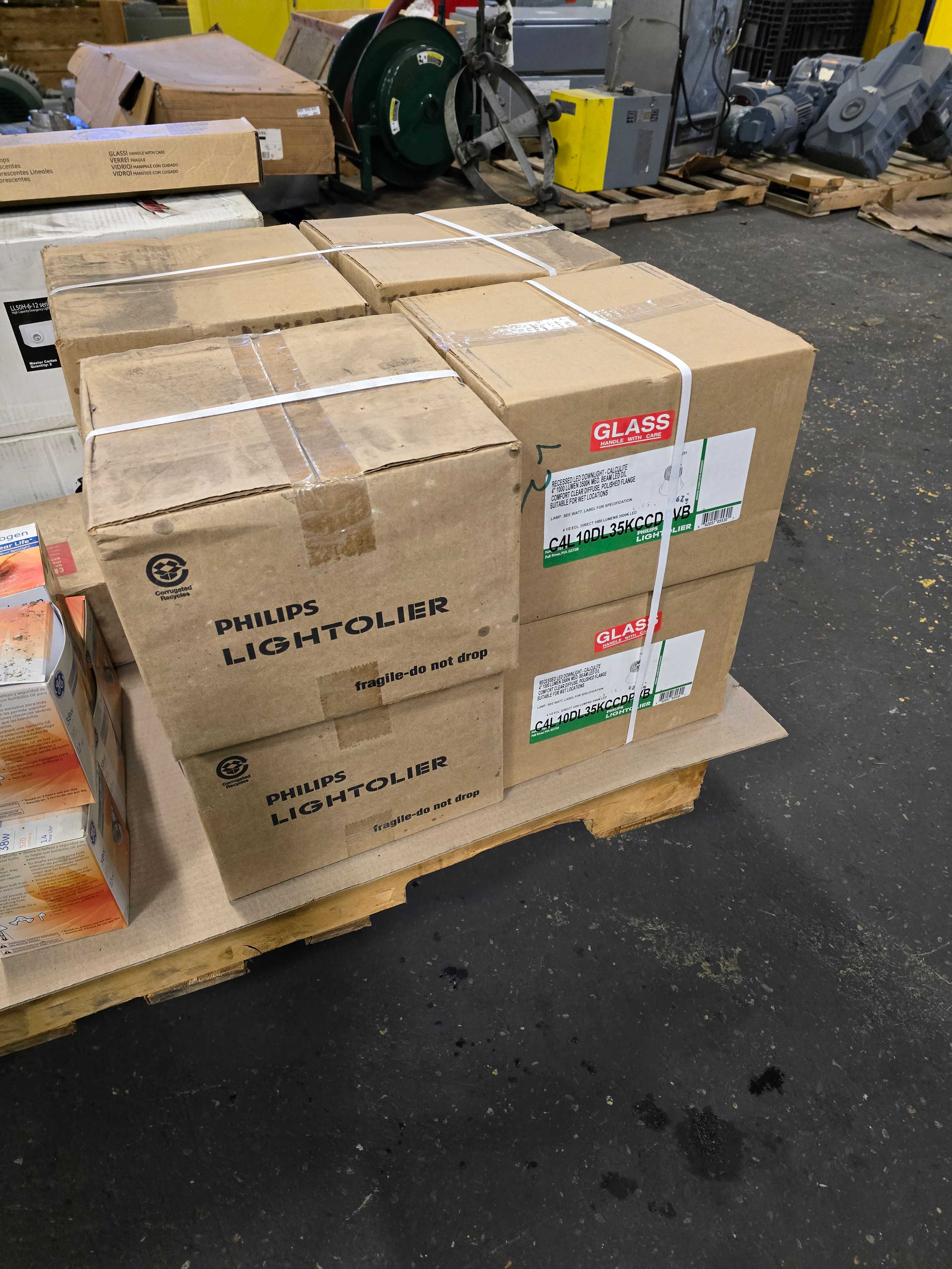 LOT OF ASSORTED LIGHTING & BULBS - LIGHTING