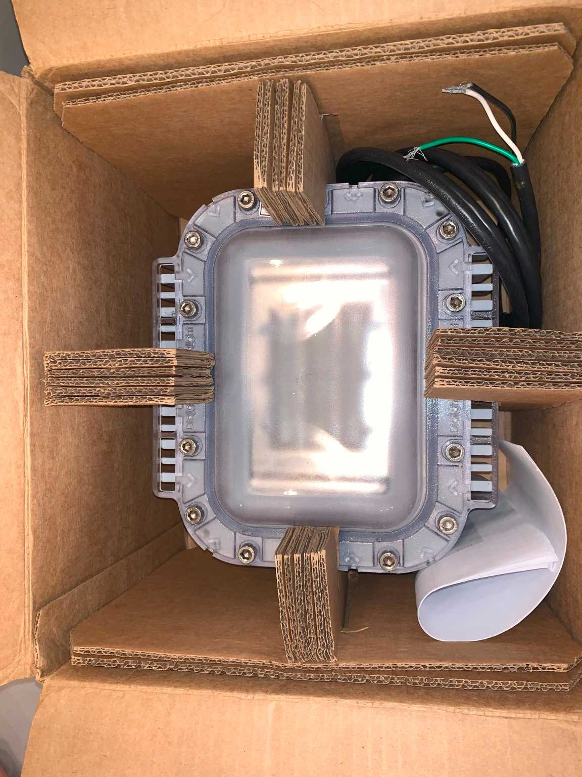 New - Lot of 4 - Dialight HZFFC2N 360-degree Hazardous Location Industrial LED Lighting Fixture - LIGHTING
