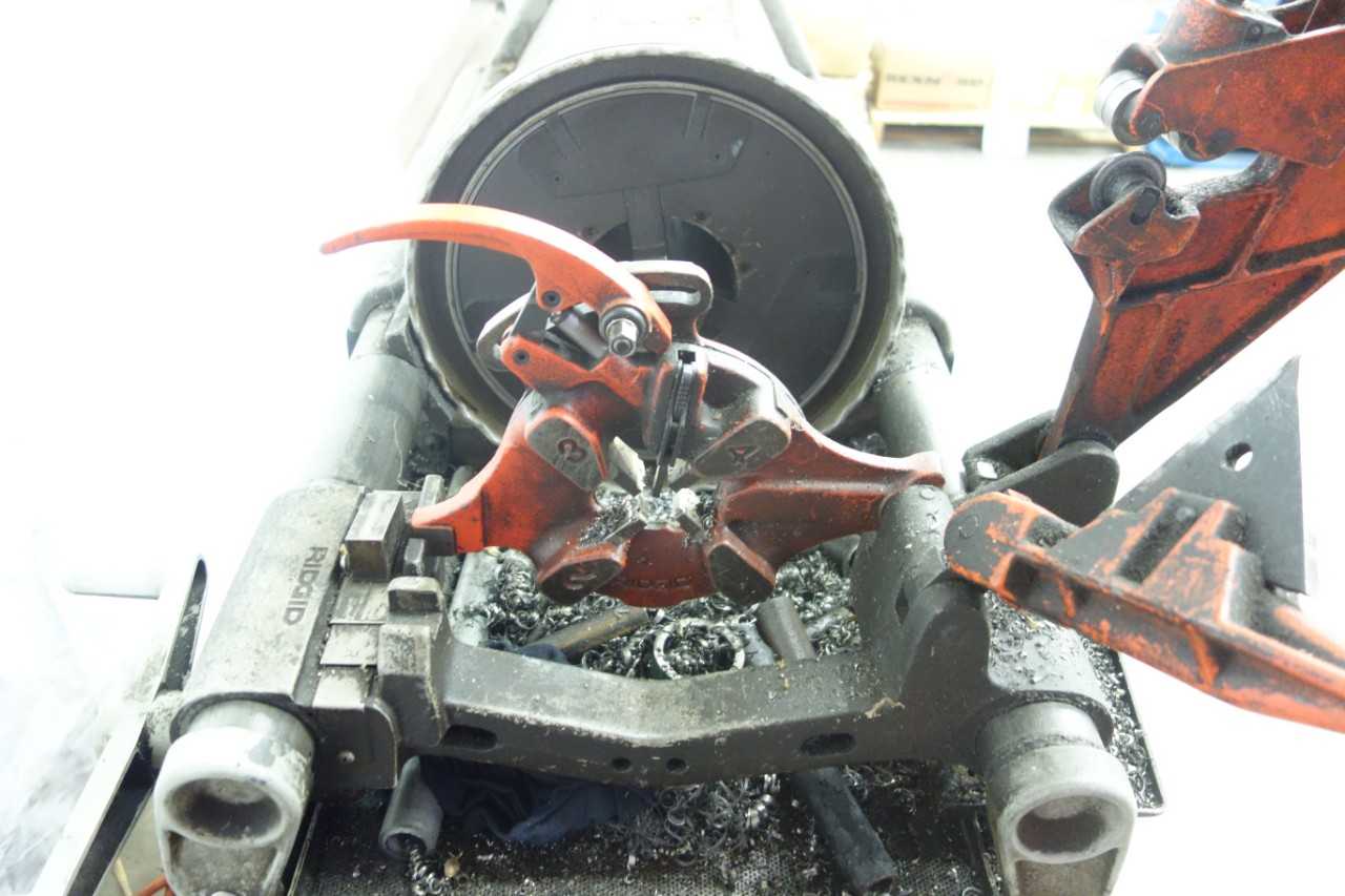 RIDGID MODEL 1224 PIPE THREADER - HAND TOOLS