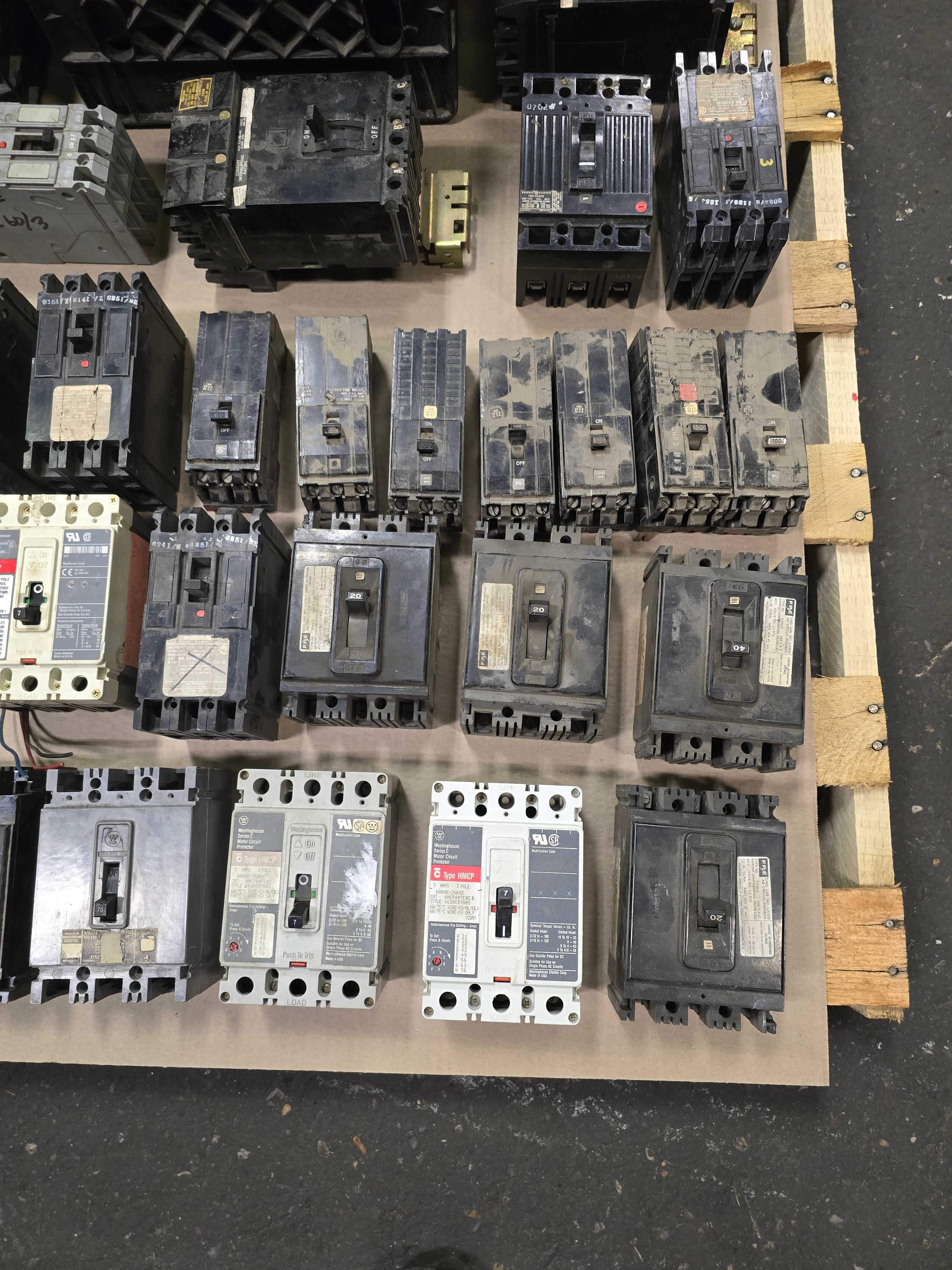 LOT OF ASSORTED CIRCUIT BREAKERS - CIRCUIT BREAKERS LOT OF ASSORTED CIRCUIT BREAKERS - CIRCUIT BREAKERS