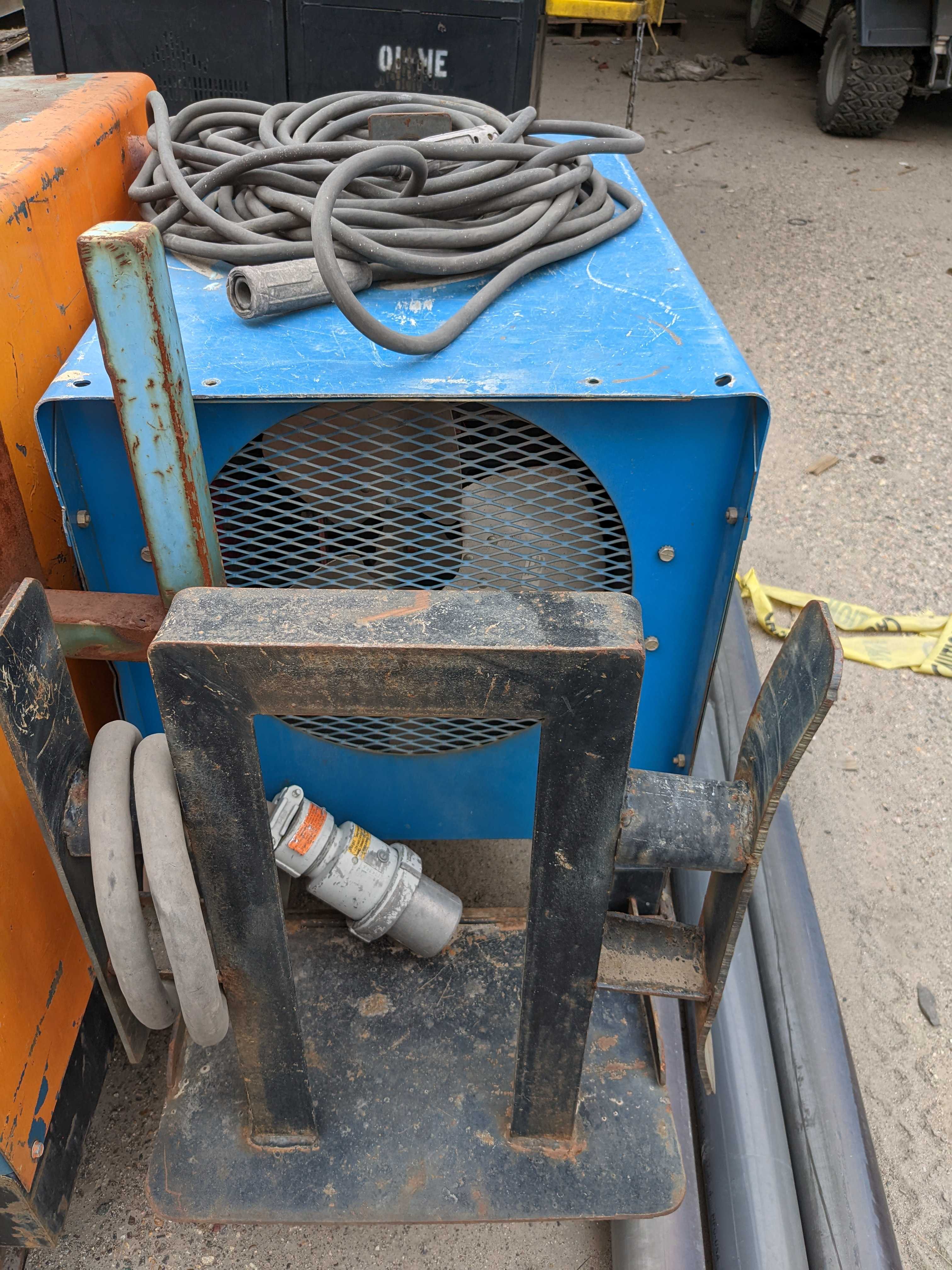 WELDER - WELDING EQUIPMENT