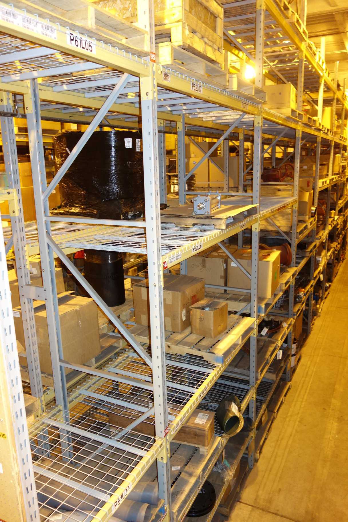 CONTENTS OF 2 UPRIGHT RACKING SECTIONS, VALVES - VALVES