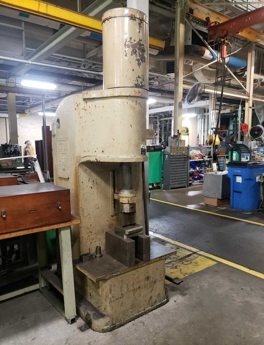 Fox Hydraulic Press - PRESSES
