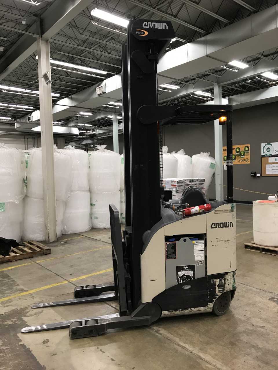 2011 Crown RR5725-45 reach truck, Rogers, MN - REACH TRUCKS