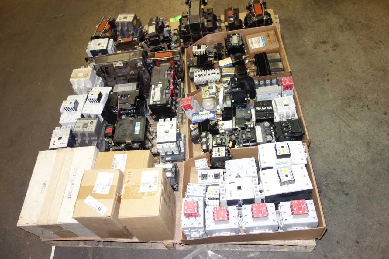1 PALLET OF ASSORTED CONTRACTORS AND ACCESSORIES - ELECTRICAL COMPONENTS