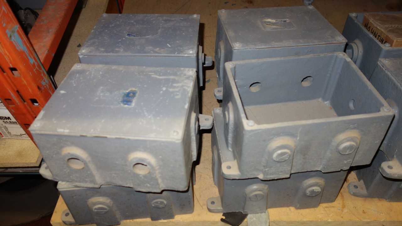 LOT OF ASSORTED ELECTRICAL OUTLET BOXES - ELECTRICAL COMPONENTS