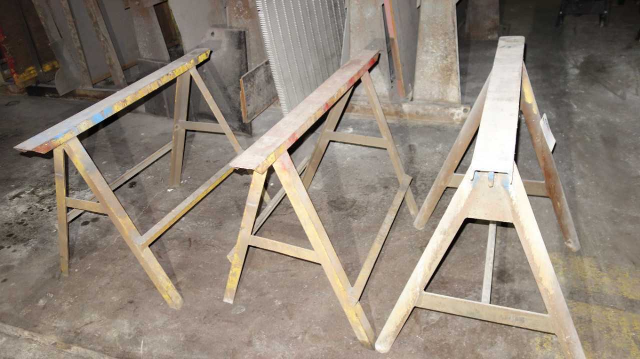 LOT OF 3 METAL WELDING STANDS - MISCELLANEOUS