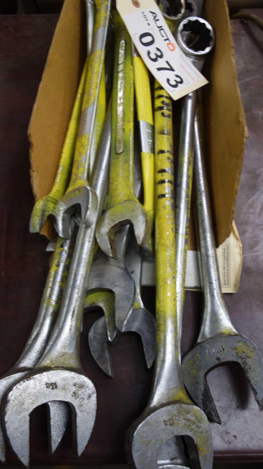 ASSORTED LOT OF DOUBLE ENDED CRESCENT HAND WRENCHES PROFESSIONAL SNAP-ON 1-5/16 IN TO 1-3/4 IN - HAND TOOLS