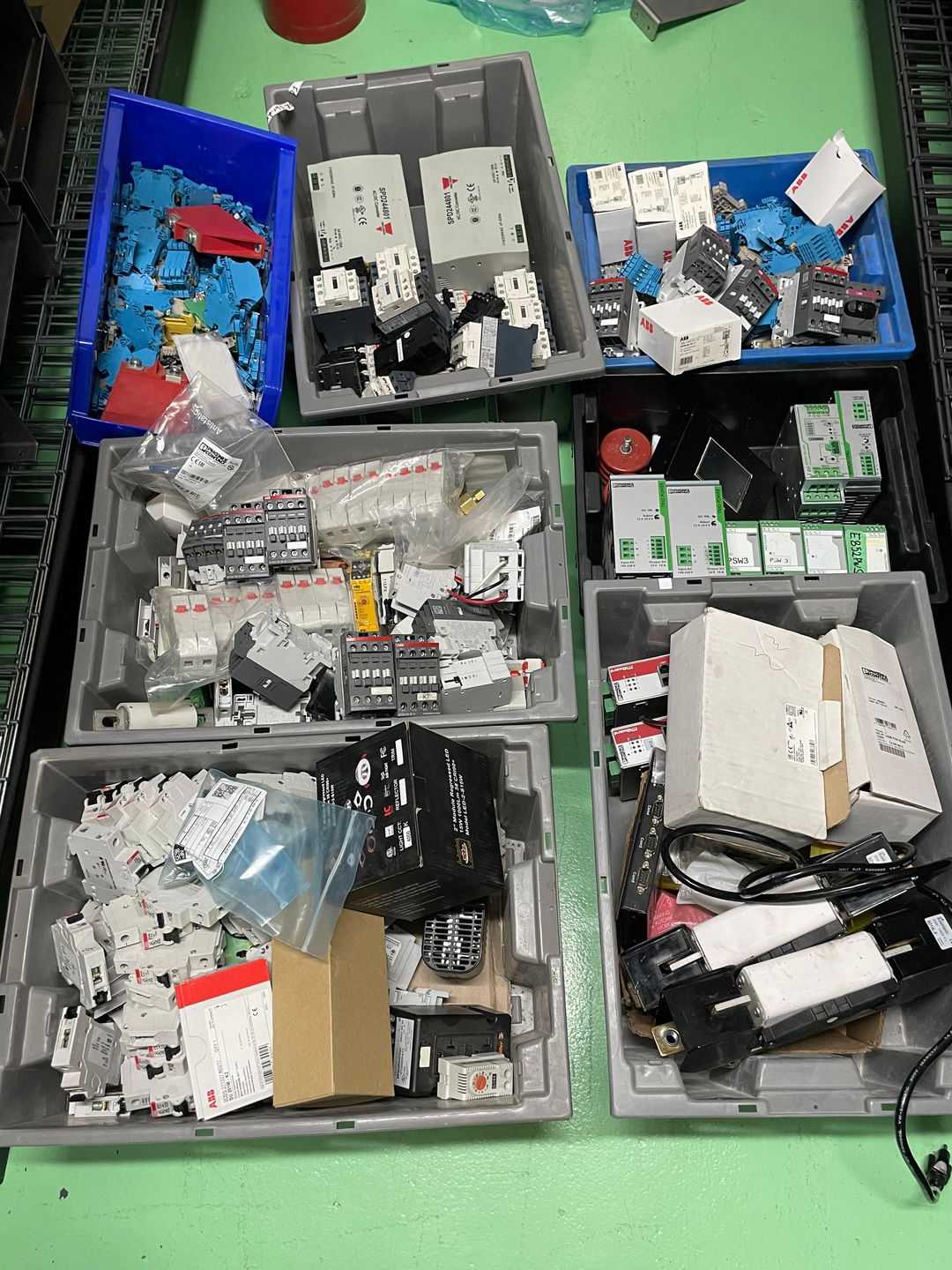 BULK LOT OF ABB, SQUARE D CONTACTORS AND PHOENIX CONTACT POWER SUPPLY - ELECTRICAL COMPONENTS