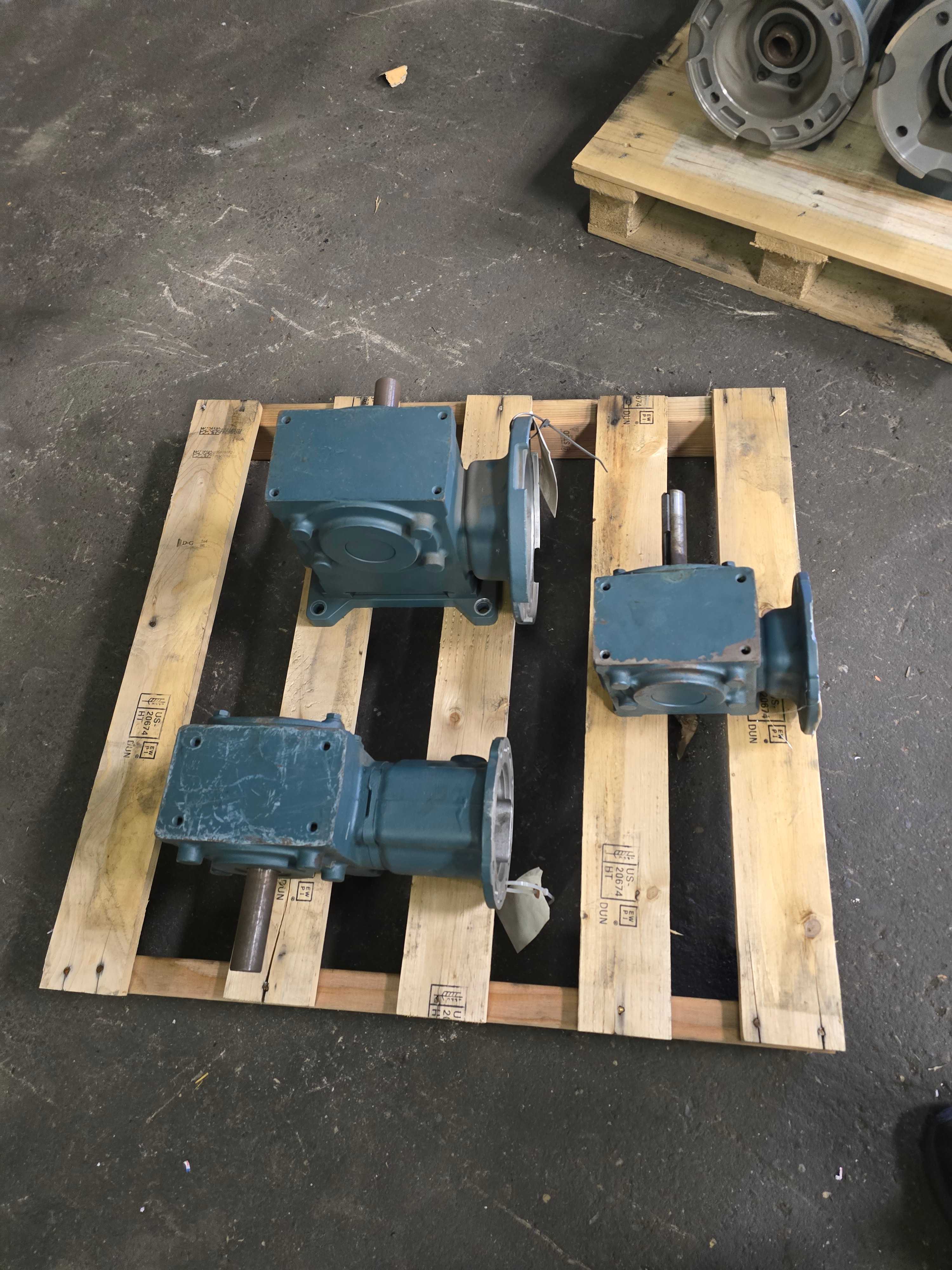 LOT OF DODGE TIGEAR RIGHT ANGLE GEAR REDUCERS - QTY 3 - GEAR REDUCERS