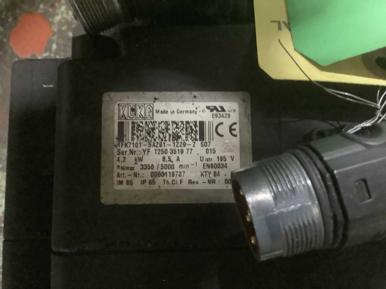Lot of 2 KUKA 1FK7101-5AZ91-1ZZ9-Z S07 (7003505) Servo Motor - SERVO