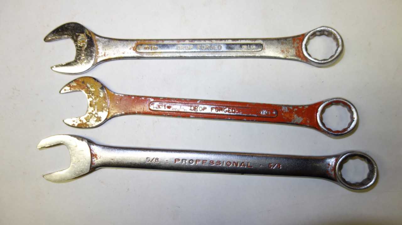 LOT OF 9 ASSORTED COMBINATION WRENCHES - HAND TOOLS