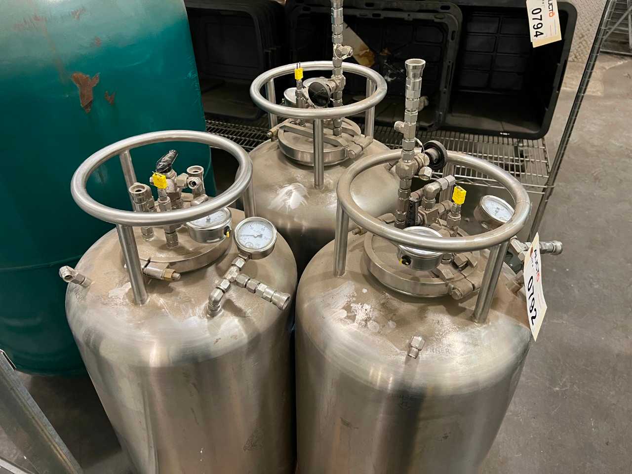 3X STAINLESS STEEL PRESSURE VESSELS APPROX 20GAL - PROCESS EQUIPMENT