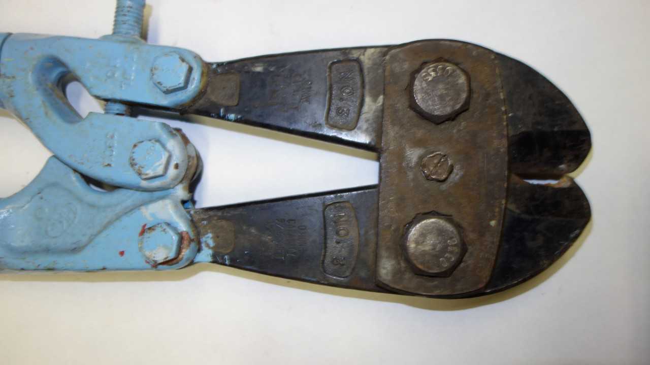 LOT OF 4 ASSORTED BOLT CUTTERS - HAND TOOLS