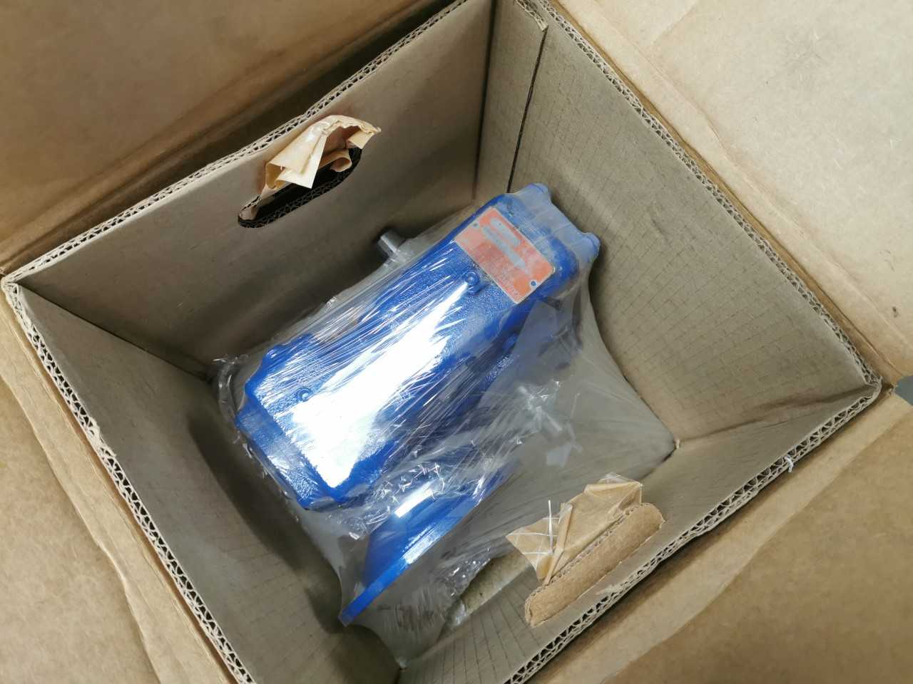 lot of valves, positioners, gear reducer - VALVES