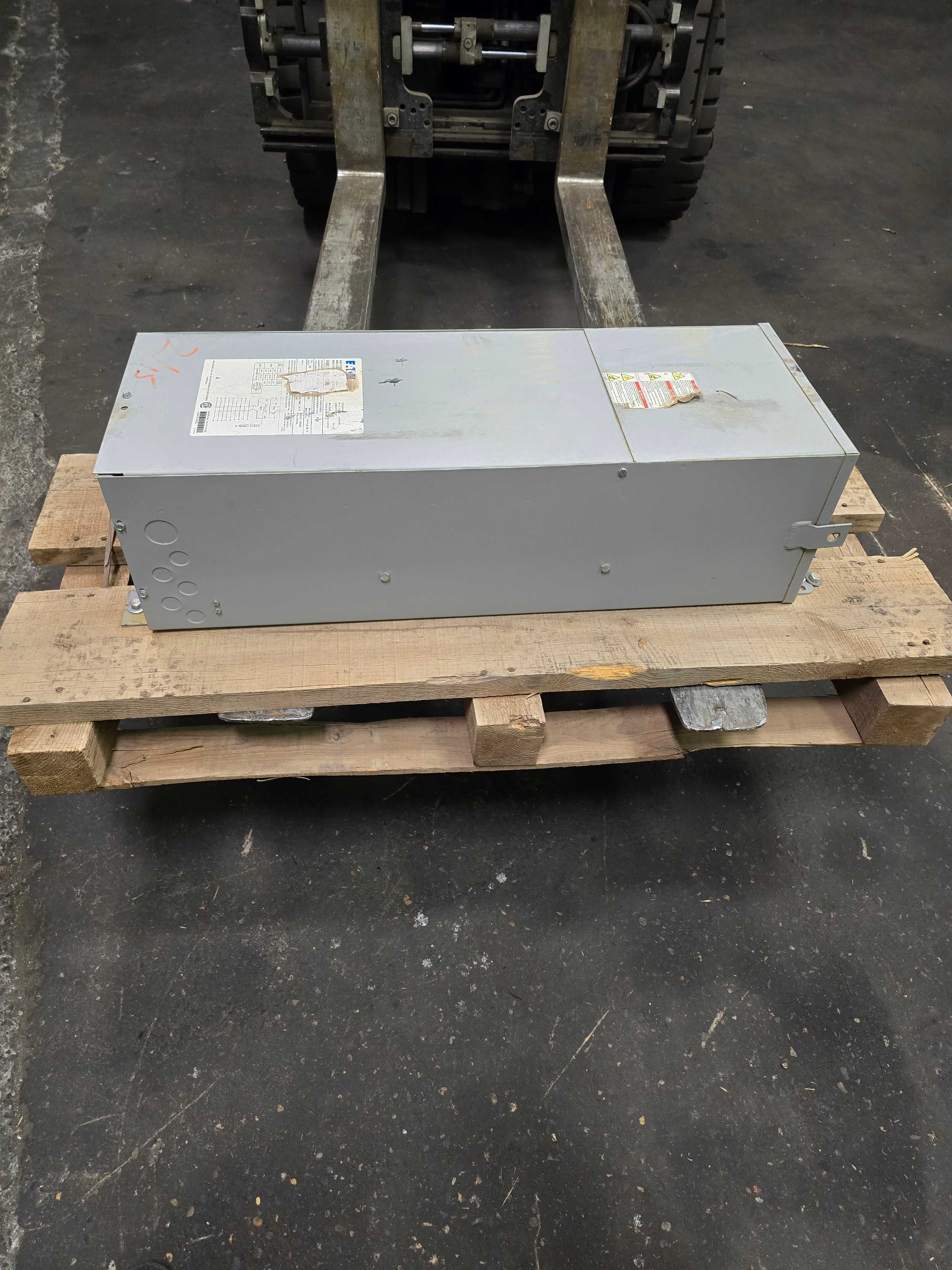 EATON P48G11S0318CUB MINI POWER CENTER TRANSFORMER/PANEL - POWER TRANSFORMERS