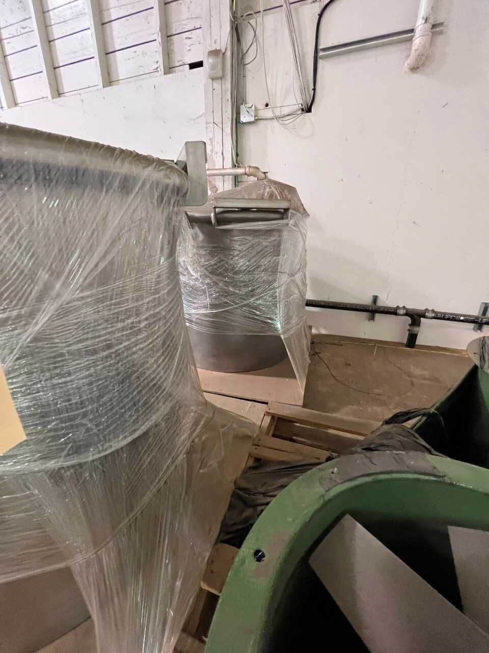 2X STAINLESS STEEL KETTLES APPROX 100GAL - PROCESS EQUIPMENT