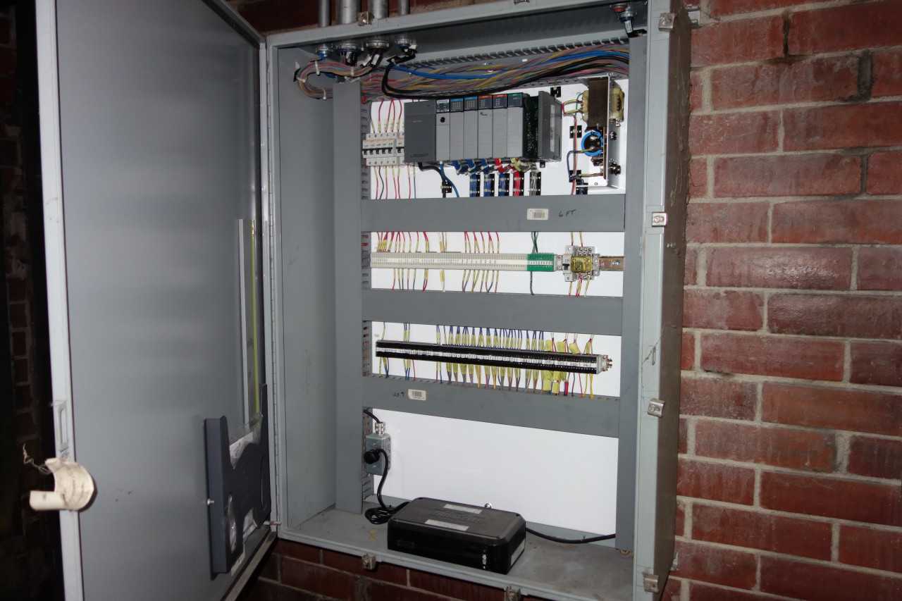 LOT OF 2 ELECTRICAL CONTROL CABINET WITH CONTENTS ALLEN BRADLEY SLC500 PLC RACK - AUTOMATION & CONTROLS